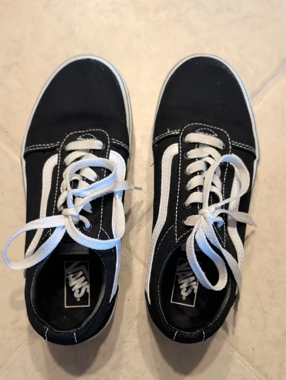 Girls Vans Old Skool Sneakers